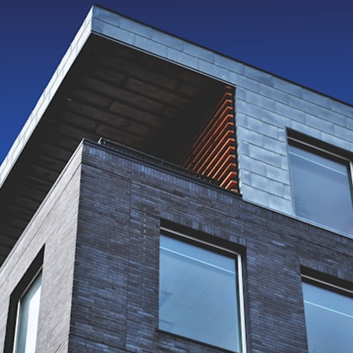 Навесной вентилируемый фасад под керамогранит этого типа представляет собой конструкцию с креплением исключительно